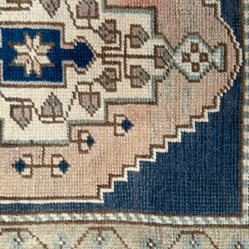 ER49 Handwoven Vintage Rug 1'9x2'8
