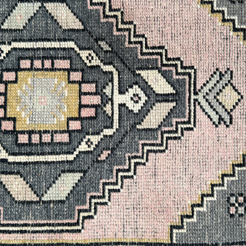 ER52 Handwoven Vintage Rug 1'7x3