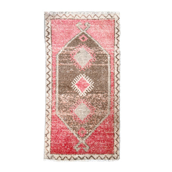 7130 Handwoven Vintage Rug 1’8x3’3