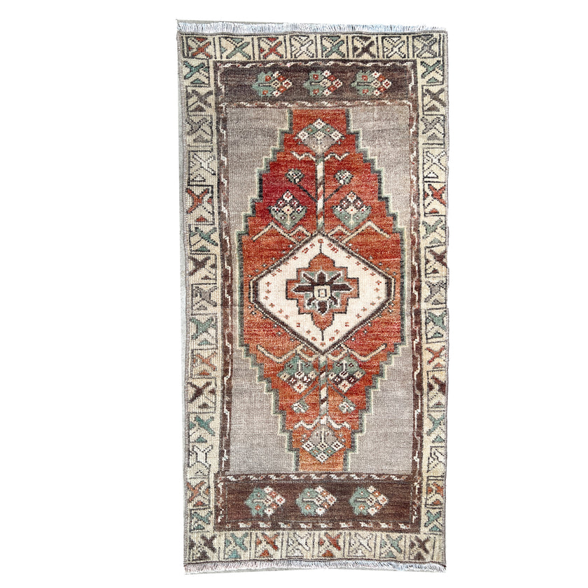 7137 Handwoven Vintage Rug 1’10x3’6