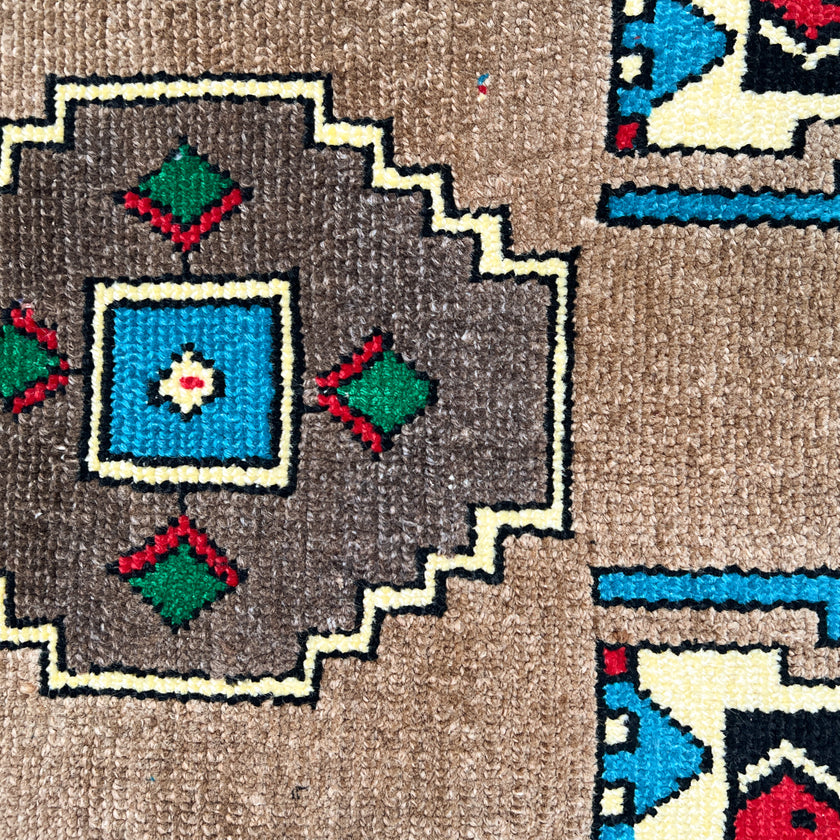 7146 Handwoven Vintage Rug 1'4x2’9