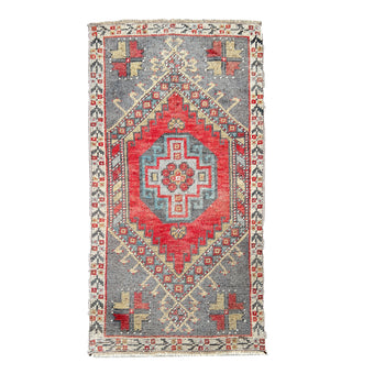 7139 Handwoven Vintage Rug 1’9x3'3