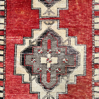 7138 Handwoven Vintage Rug 1’9x3'2