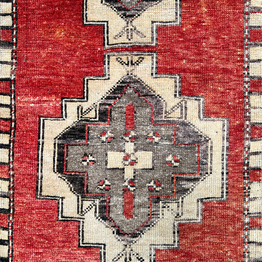 7138 Handwoven Vintage Rug 1’9x3'2