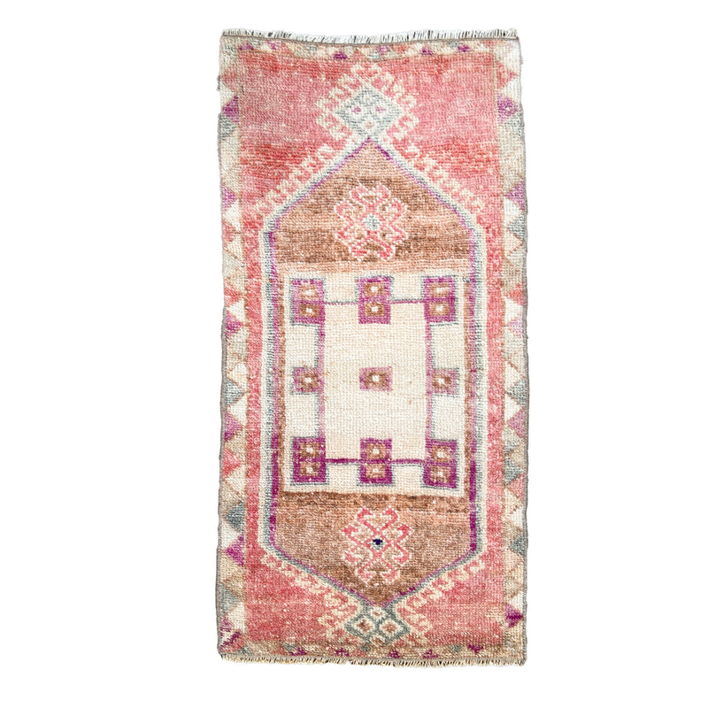 4162 Handwoven Vintage Rug 1’7x3’2