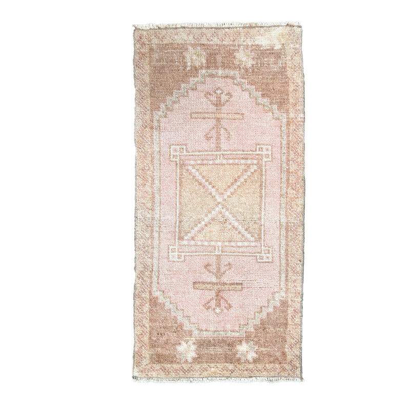 3702 Handwoven Vintage Rug 1’7x3’4