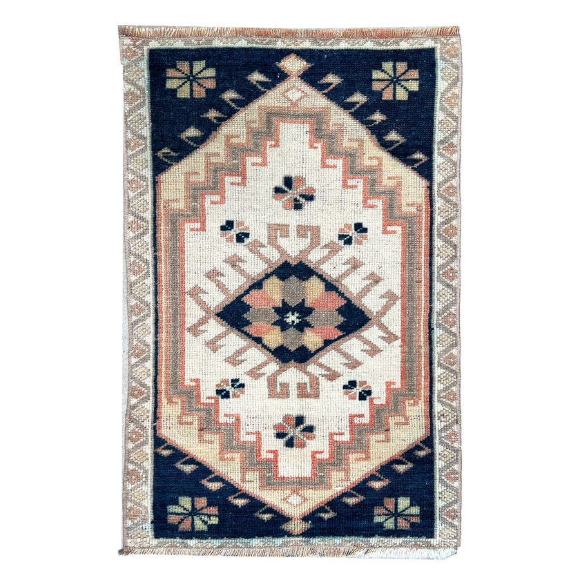 7125 Handwoven Vintage Rug 1’10x2’8