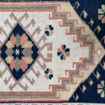 7125 Handwoven Vintage Rug 1’10x2’8