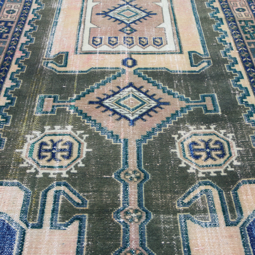 MA03 Handwoven Vintage Rug 4’4x9’5