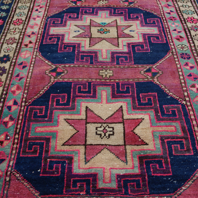 MA19 Handwoven Vintage Rug 5’1x9’11