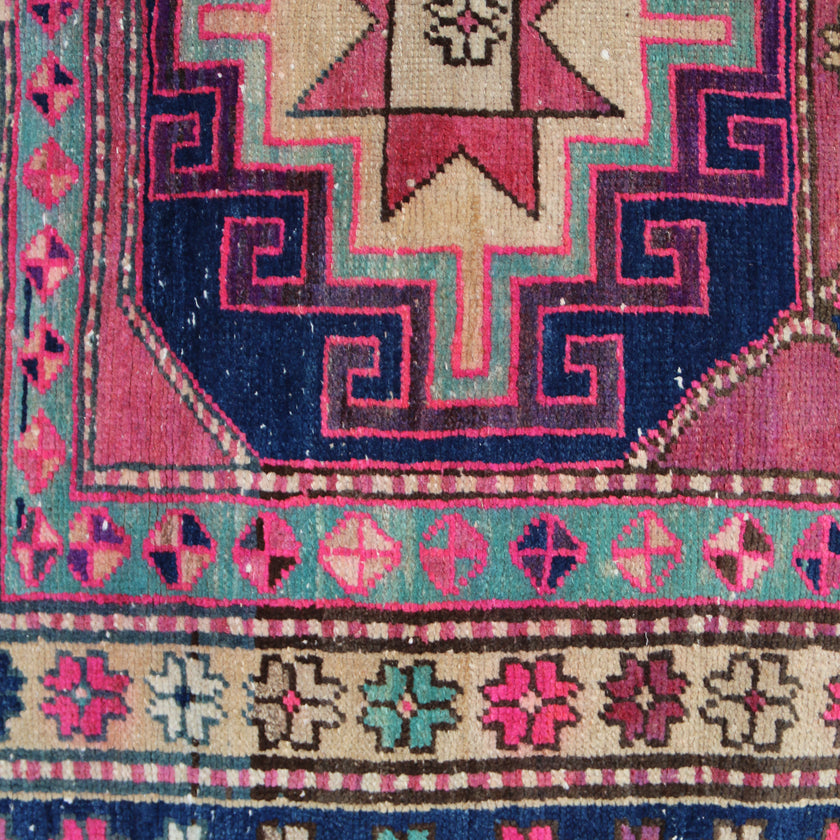 MA19 Handwoven Vintage Rug 5’1x9’11