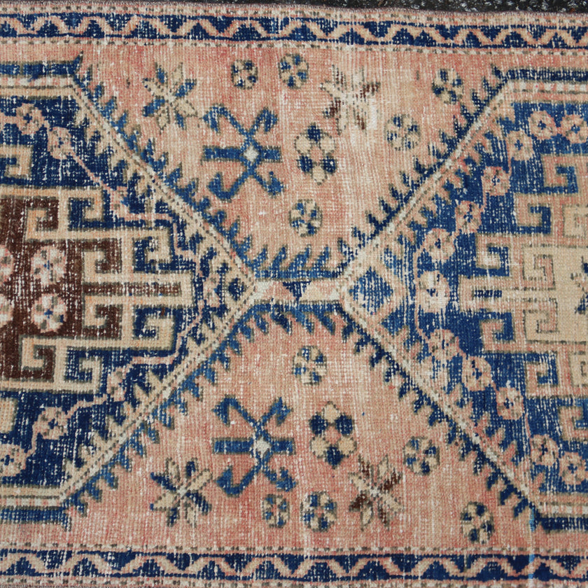 MA51 Handwoven Vintage Rug 2'6x9'6