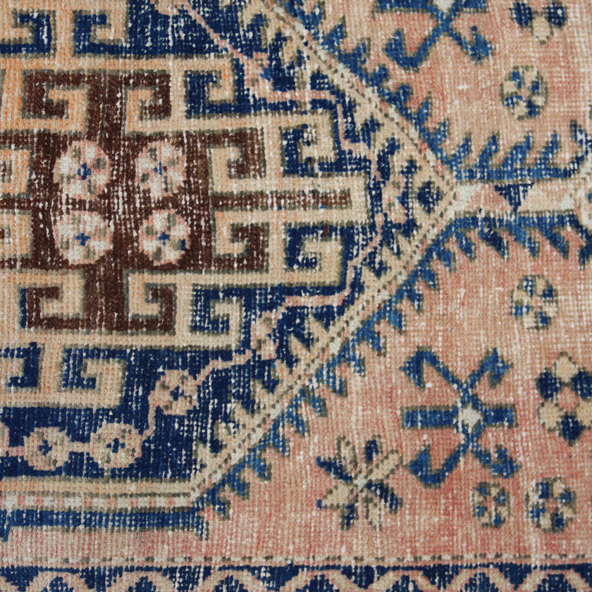 MA51 Handwoven Vintage Rug 2'6x9'6