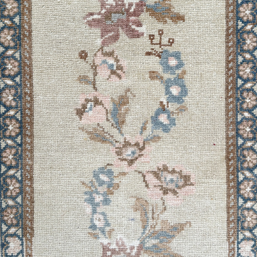 MB113 Handwoven Vintage Rug 1’8x3'5