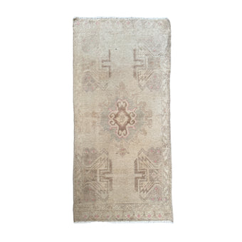 MB132 Handwoven Vintage Rug 1’9x3’8
