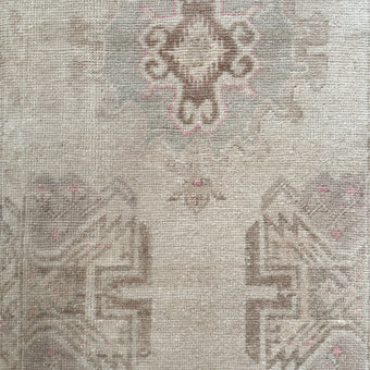 MB132 Handwoven Vintage Rug 1’9x3’8