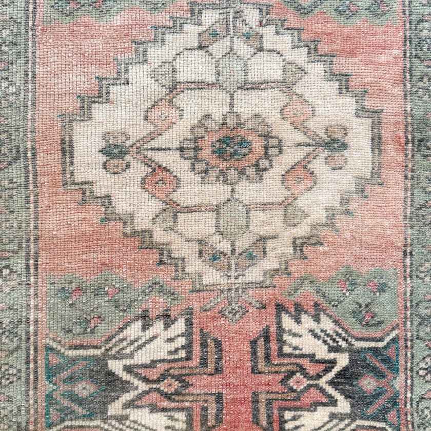 MB134 Handwoven Vintage Rug 1’8x2'10