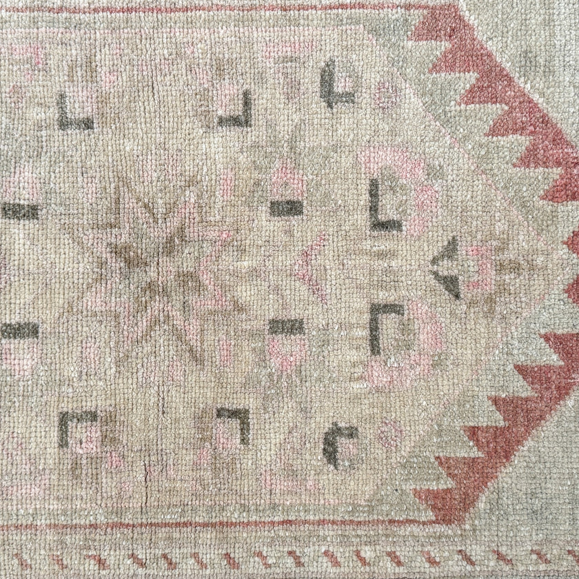 MB141 Handwoven Vintage Rug 1’5x2’10