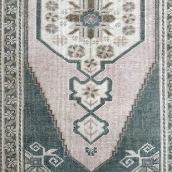 MB162 Handwoven Vintage Rug 1’8x3’6