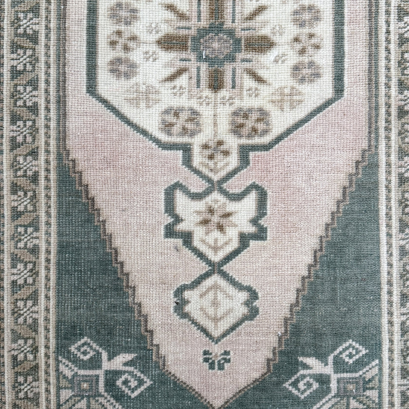 MB162 Handwoven Vintage Rug 1’8x3’6