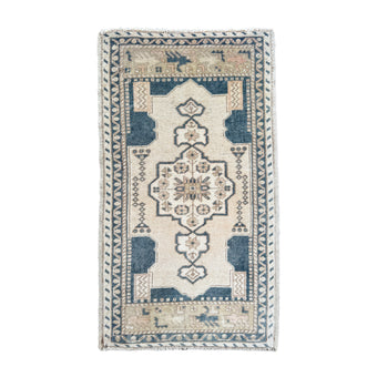 MB173 Handwoven Vintage Rug 1’10x3'3