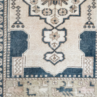 MB173 Handwoven Vintage Rug 1’10x3'3