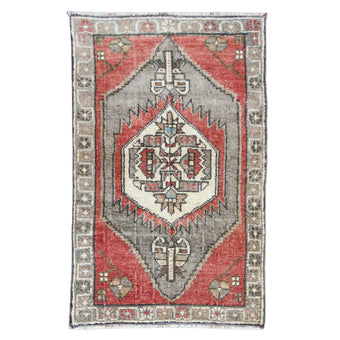 MB282 Handwoven Vintage Rug 1'7 x 2’7