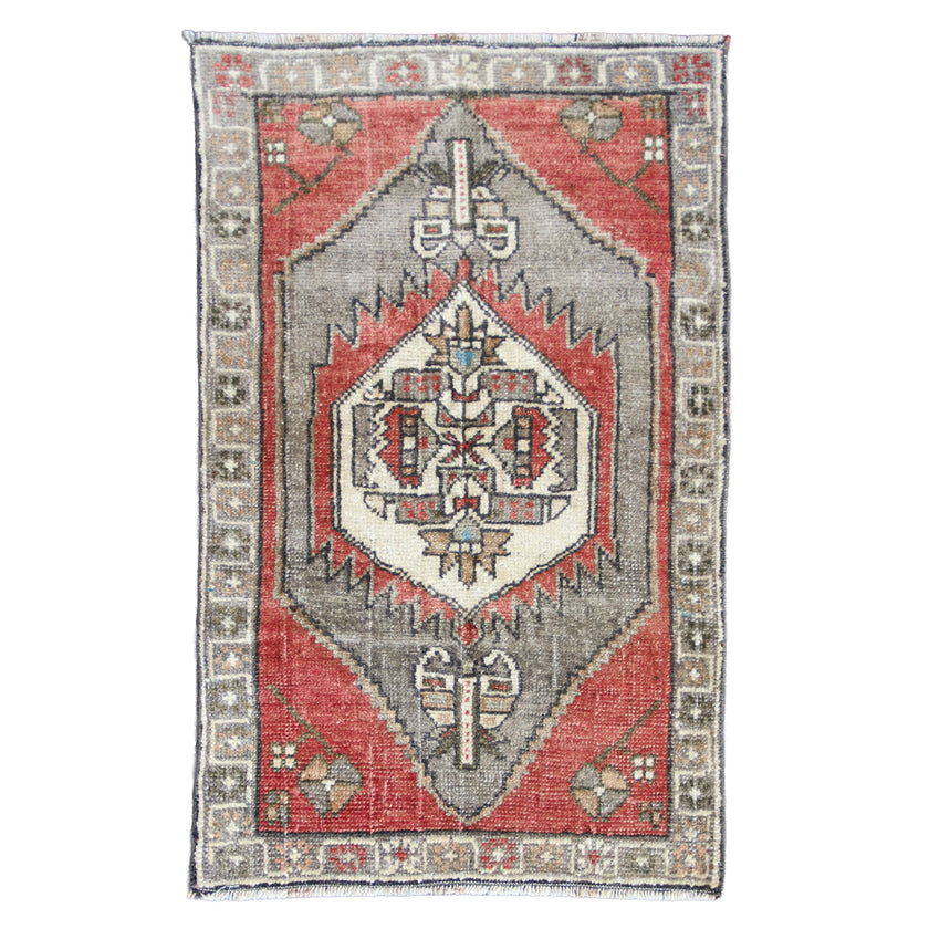 MB282 Handwoven Vintage Rug 1'7 x 2’7