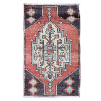 MB291 Handwoven Vintage Rug 1'6 x 2’5