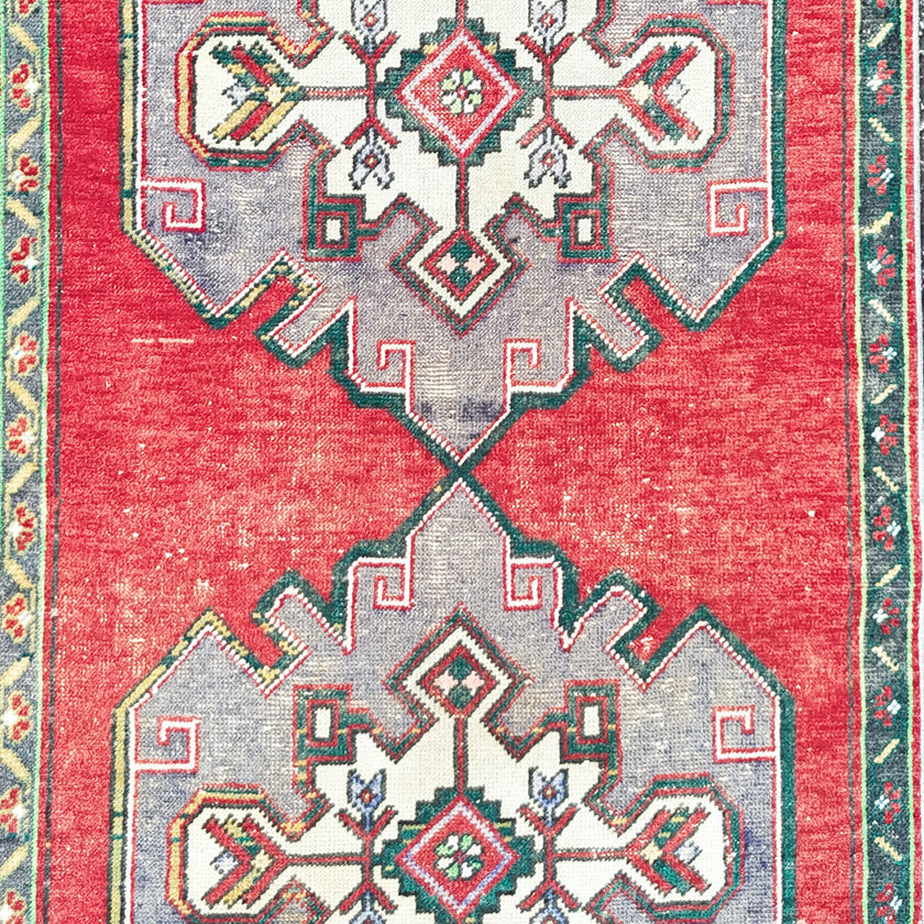 NV318 Handwoven Vintage Rug 3’4 x 9’7