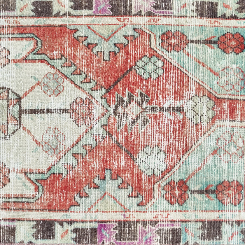 Z1030 Handwoven Vintage Rug 2'5 x 5’8