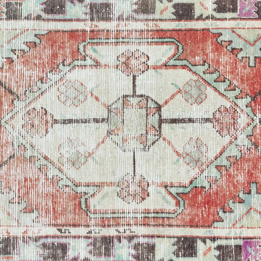 Z1030 Handwoven Vintage Rug 2'5 x 5’8