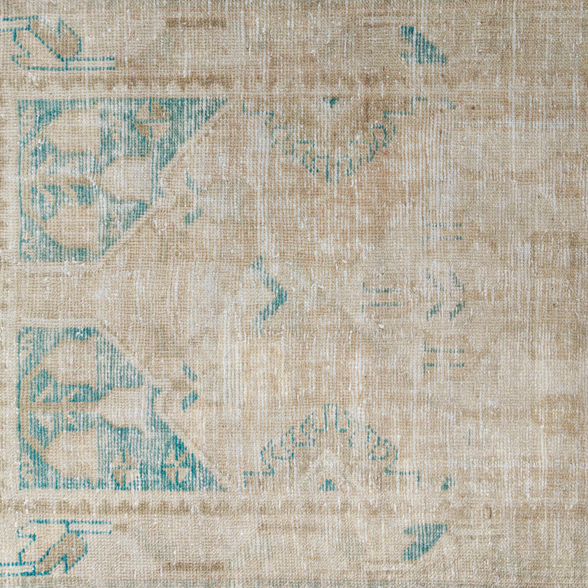 Z1034 Handwoven Vintage Rug 2'7 x 5’3