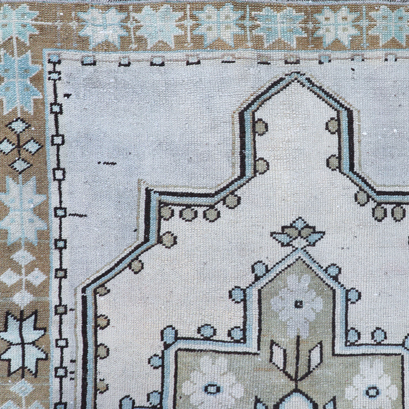 Z103 Handwoven Vintage Rug 3’2 x 7’2