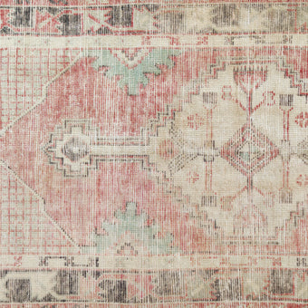 Z1040 Handwoven Vintage Rug 2’5 x 4’8