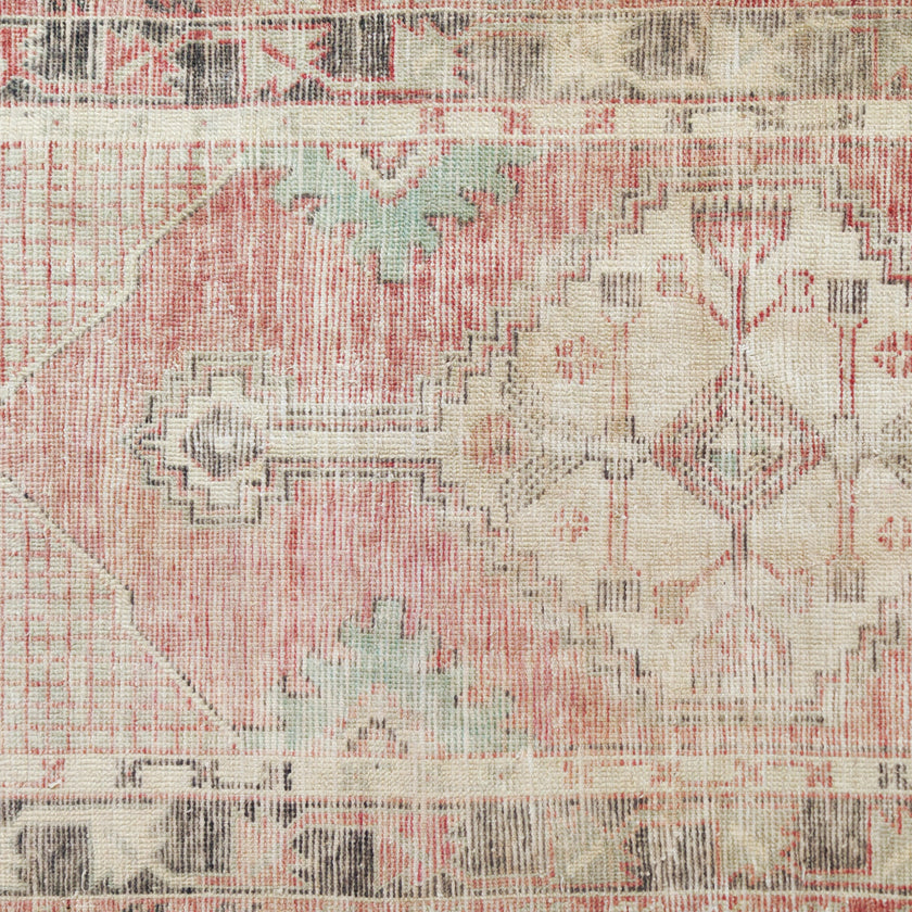 Z1040 Handwoven Vintage Rug 2’5 x 4’8
