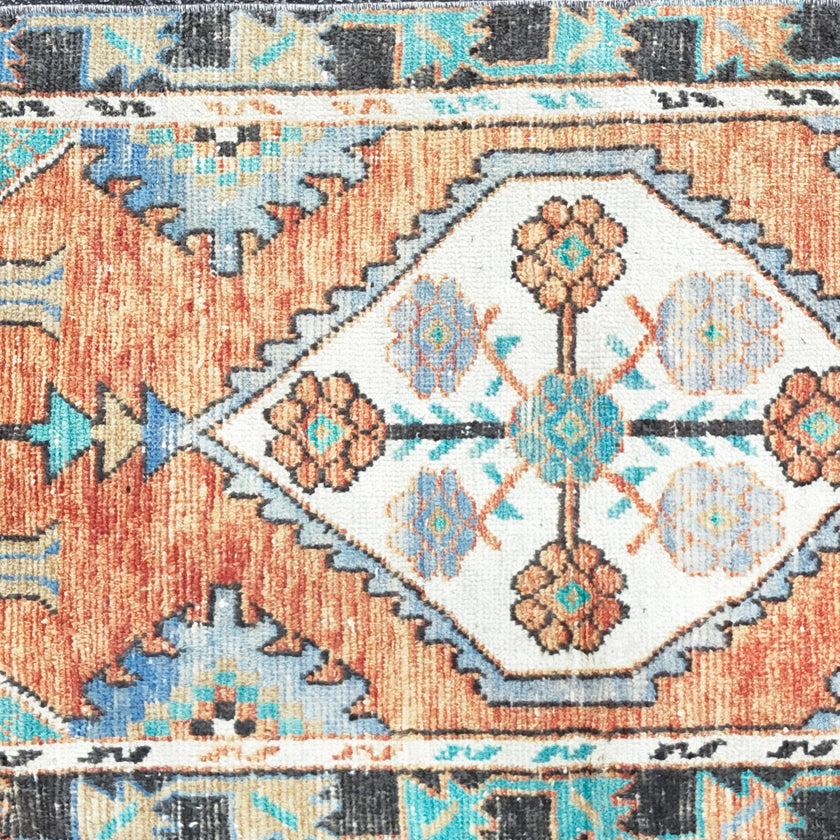 Z1042 Handwoven Vintage Rug 2’3 x 5’2