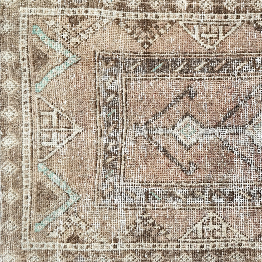 Z1046 Handwoven Vintage Rug 2’5 x 5’4