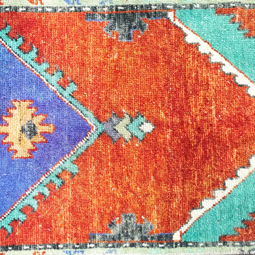 Z1062 Handwoven Vintage Rug 1’8 x 4’6