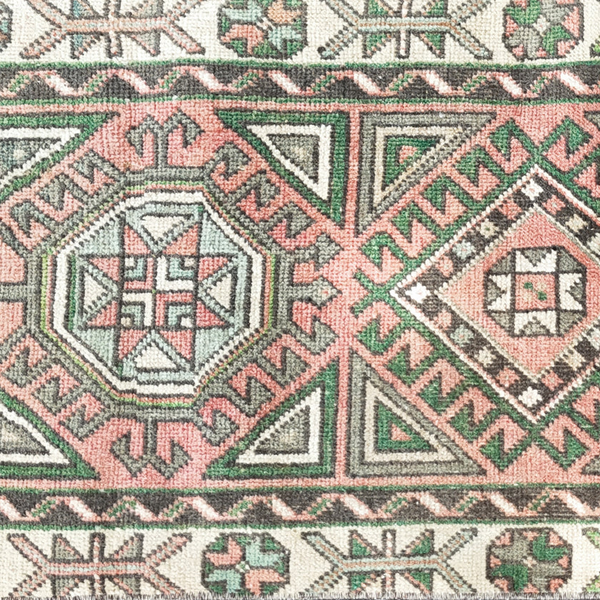 Z1066 Handwoven Vintage Rug 1’9 x 4’8