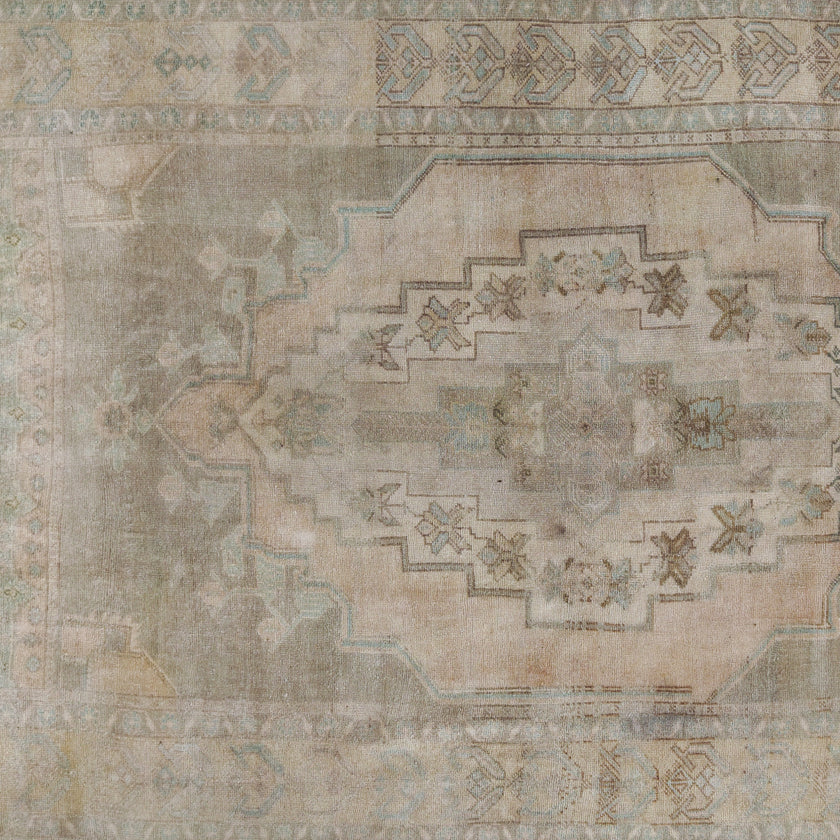 Z1081 Handwoven Vintage Rug 5’7 x 9’7