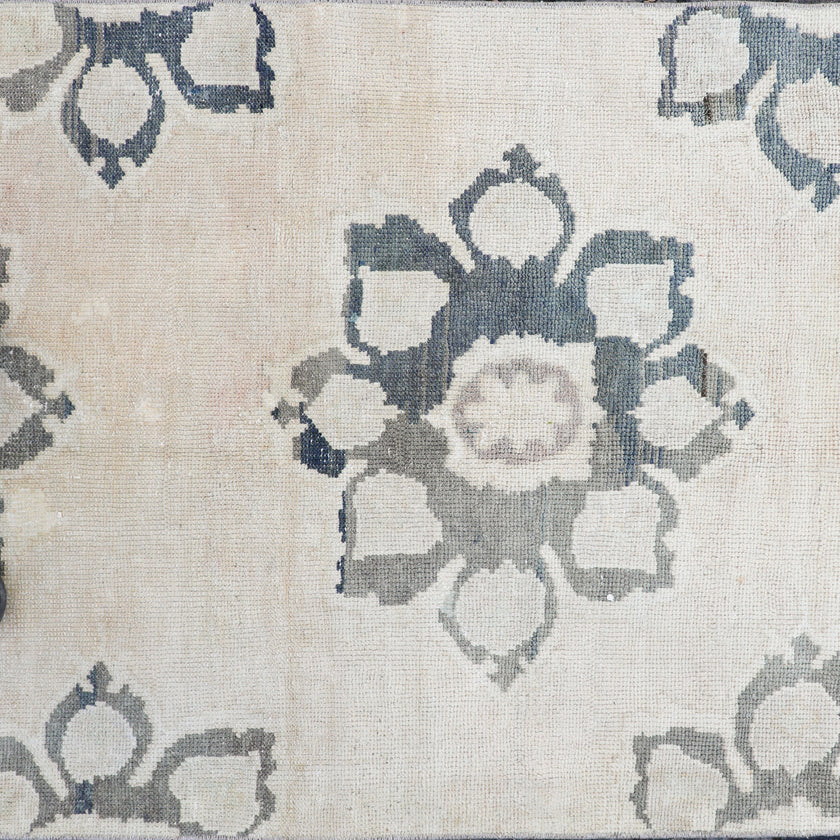 Z108 Handwoven Vintage Rug 2'10 x 9’7
