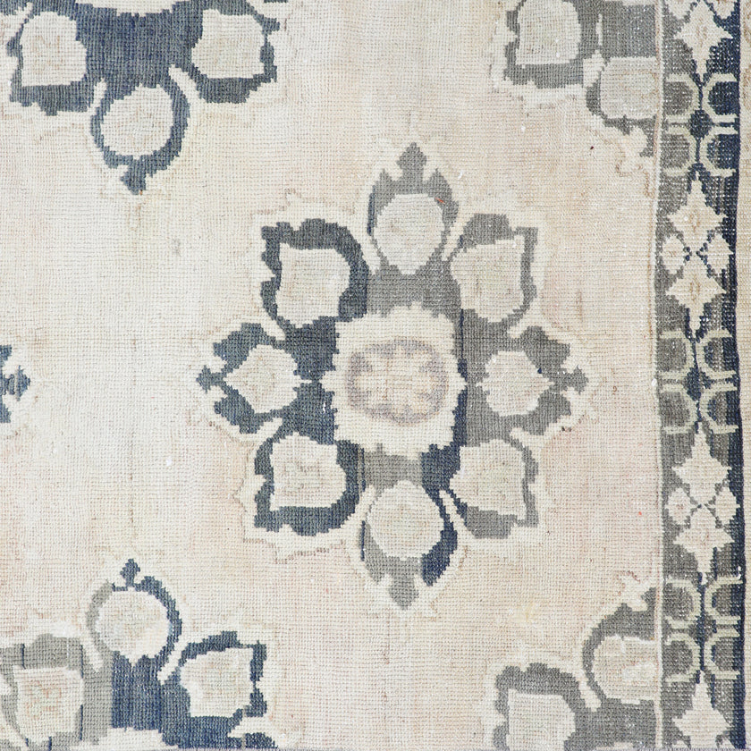 Z108 Handwoven Vintage Rug 2'10 x 9’7