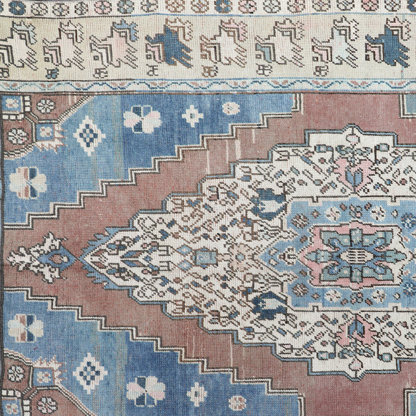 Z140 Handwoven Vintage Rug 4’3 x 8’1