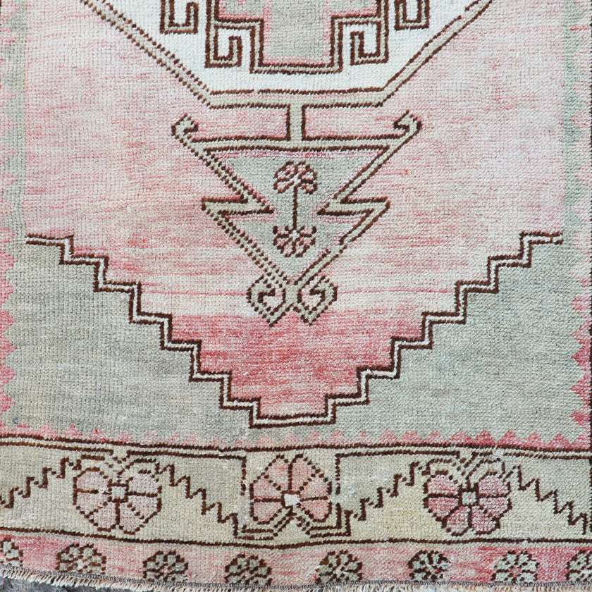 Z142 Handwoven Vintage Rug 3'2 x 5’9