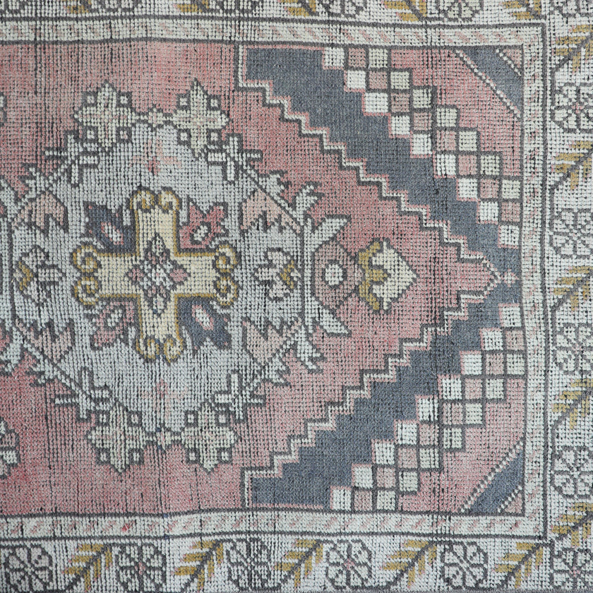 Z191 Handwoven Vintage Rug 2'11 x 9’3