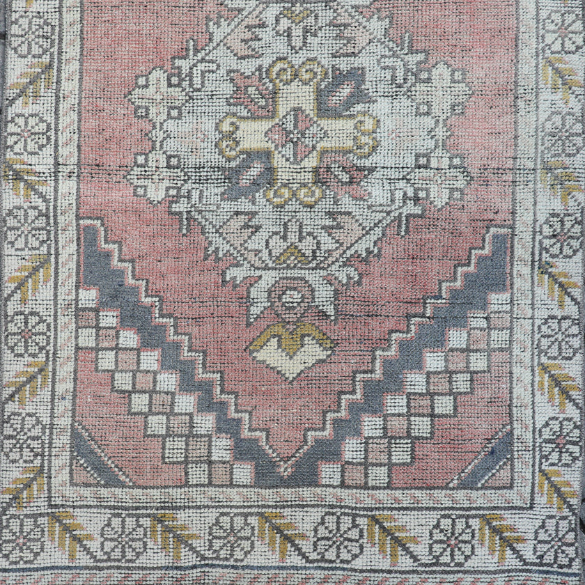Z191 Handwoven Vintage Rug 2'11 x 9’3