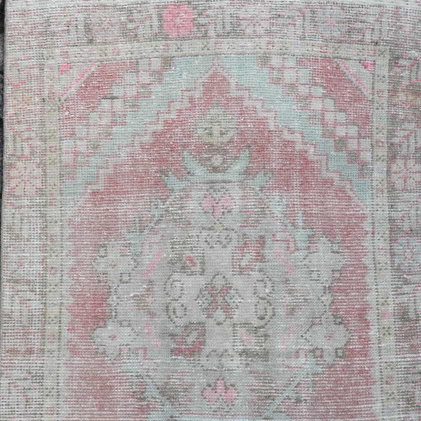 Z196 Handwoven Vintage Rug 2'10 x 9’10