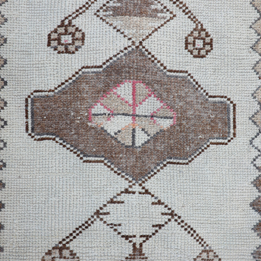 Z204 Handwoven Vintage Rug 2'11x10’10
