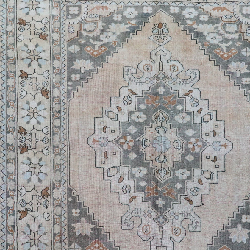 Z263 Handwoven Vintage Rug 5'4 x 8